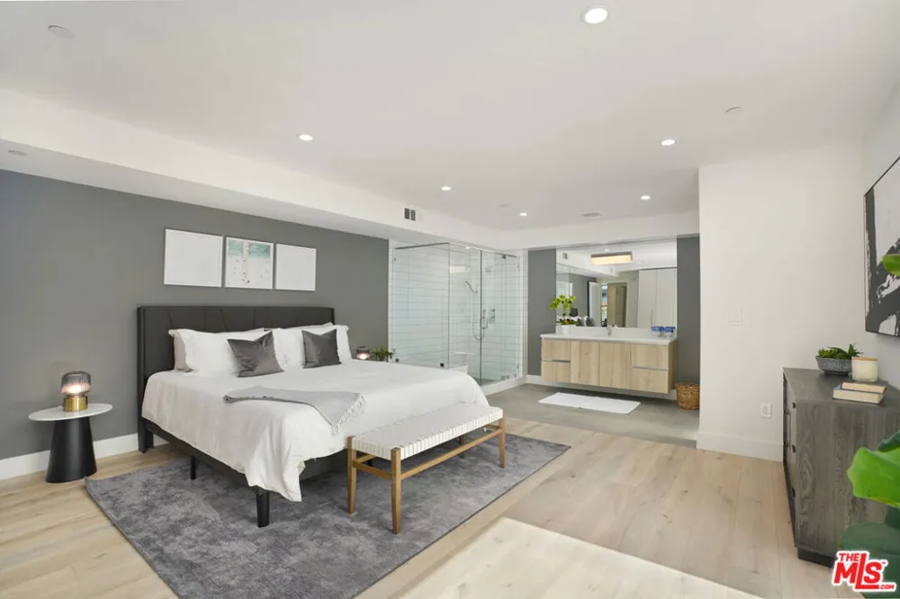 8210 Fountain Avenue #203 West Hollywood, CA 90046