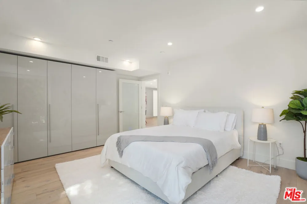 8210 Fountain Avenue #203 West Hollywood, CA 90046