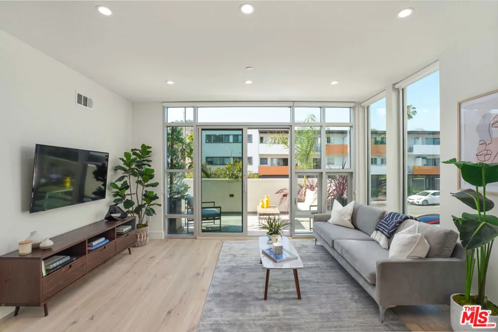 8210 Fountain Avenue #203 West Hollywood, CA 90046