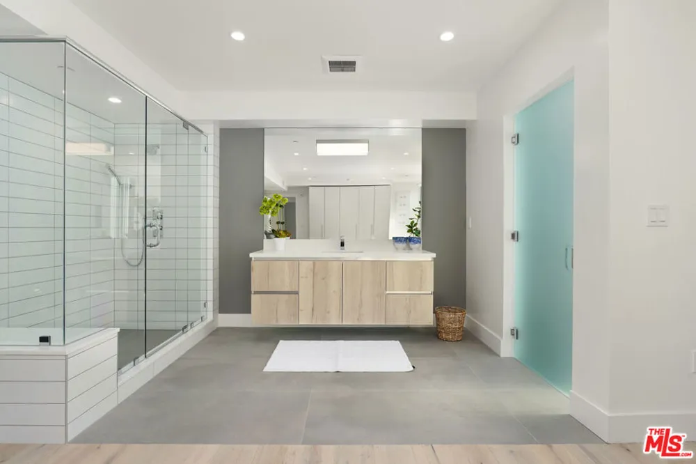 8210 Fountain Avenue #203 West Hollywood, CA 90046