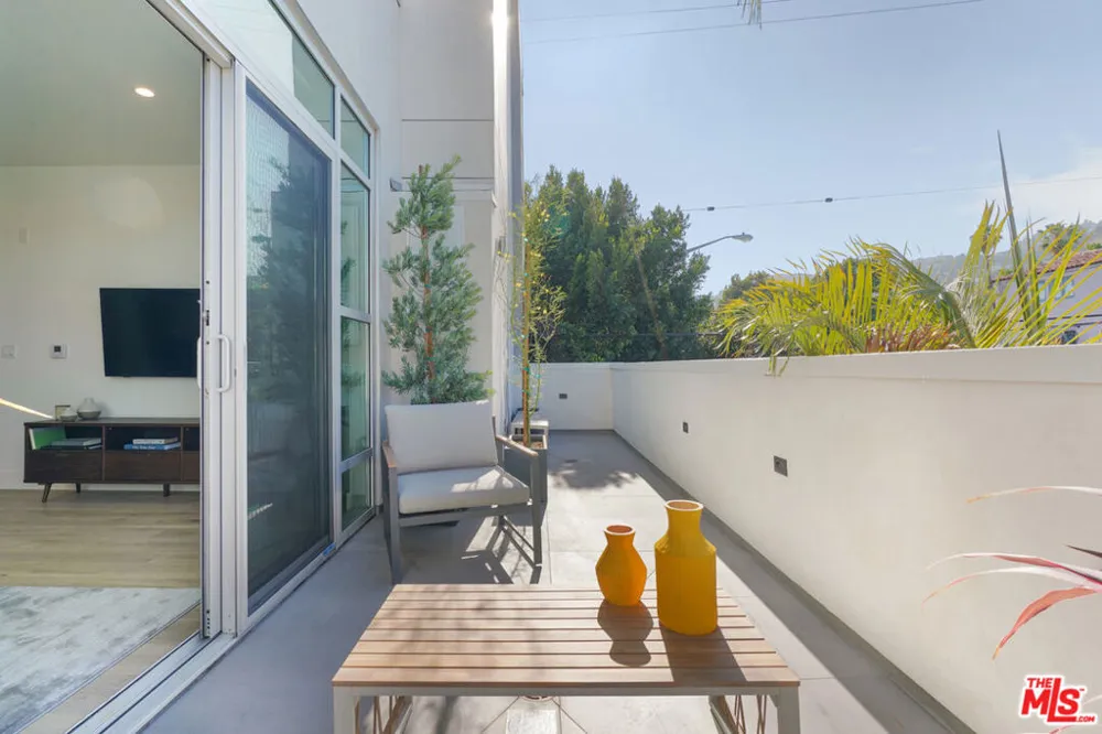 8210 Fountain Avenue #203 West Hollywood, CA 90046