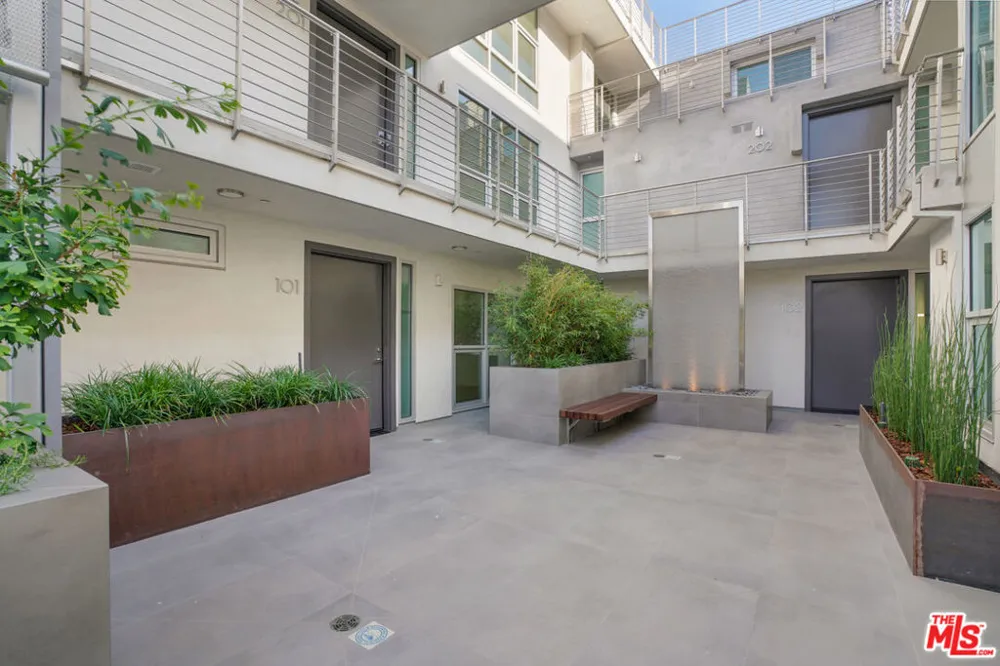 8210 Fountain Avenue #203 West Hollywood, CA 90046