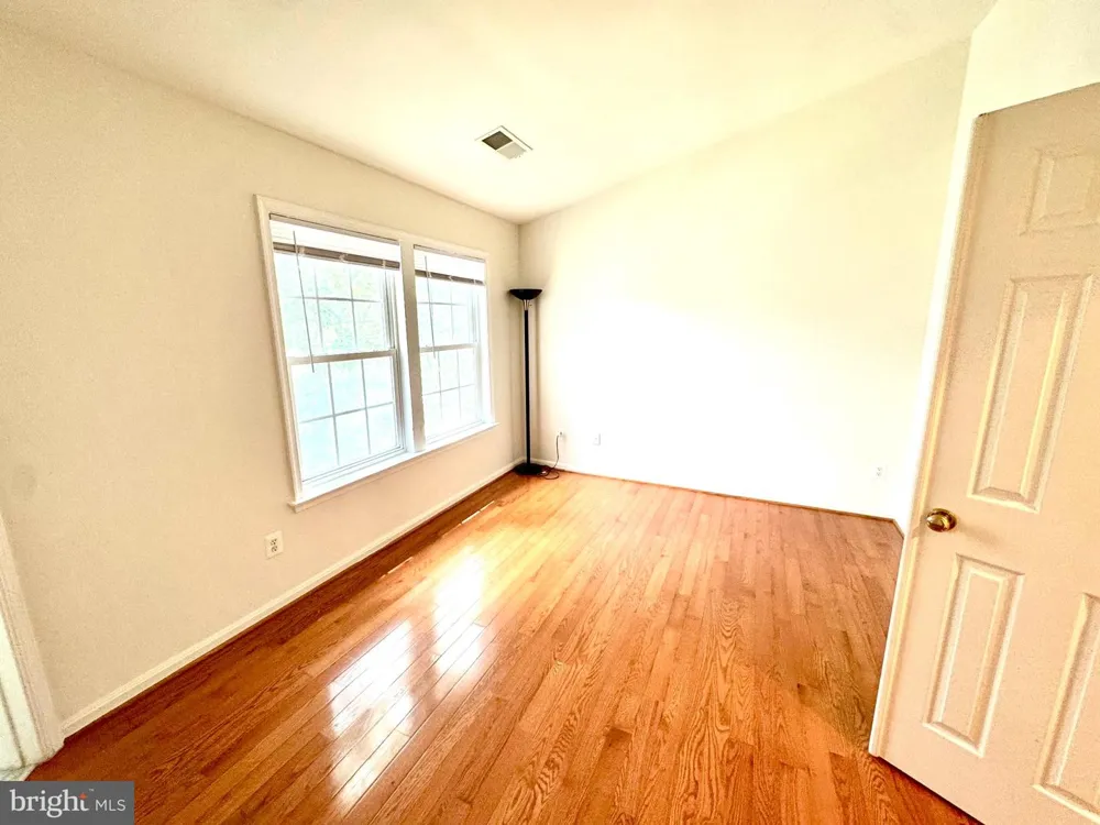 3381 BEECHCLIFF DRIVE Alexandria, VA 22306