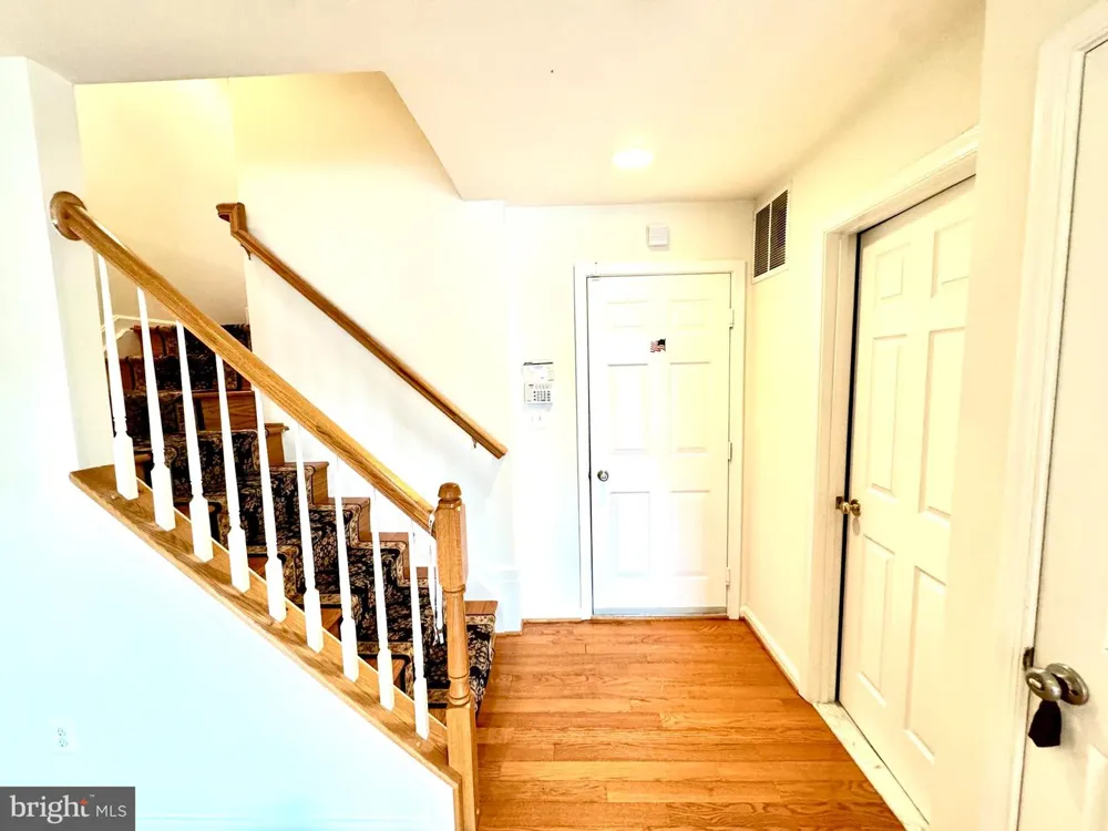 3381 BEECHCLIFF DRIVE Alexandria, VA 22306