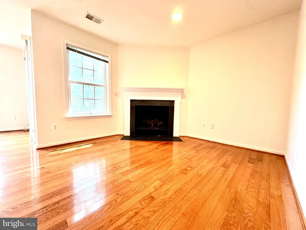 3381 BEECHCLIFF DRIVE Alexandria, VA 22306