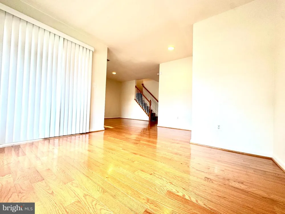 3381 BEECHCLIFF DRIVE Alexandria, VA 22306