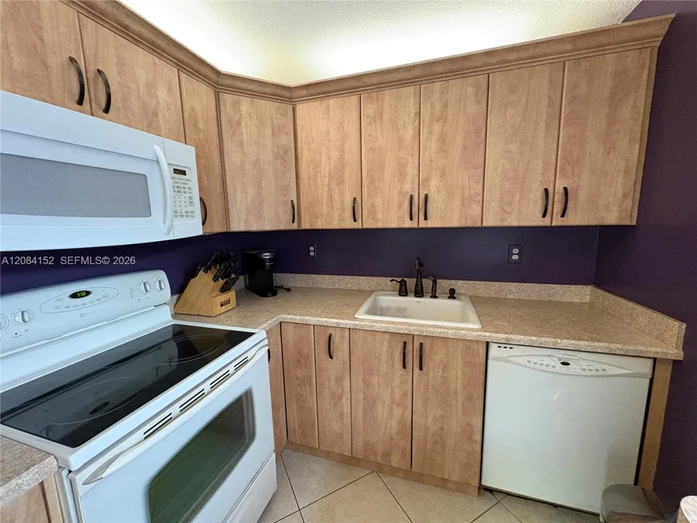 368 Burgundy H #368 Delray Beach, FL 33484
