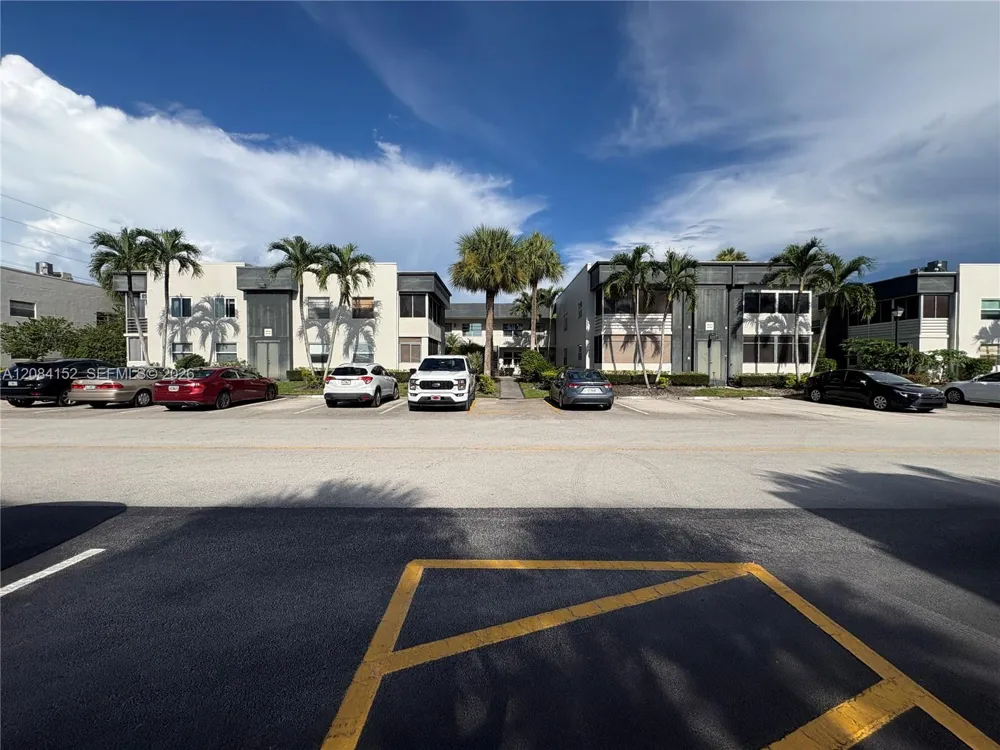 368 Burgundy H #368 Delray Beach, FL 33484