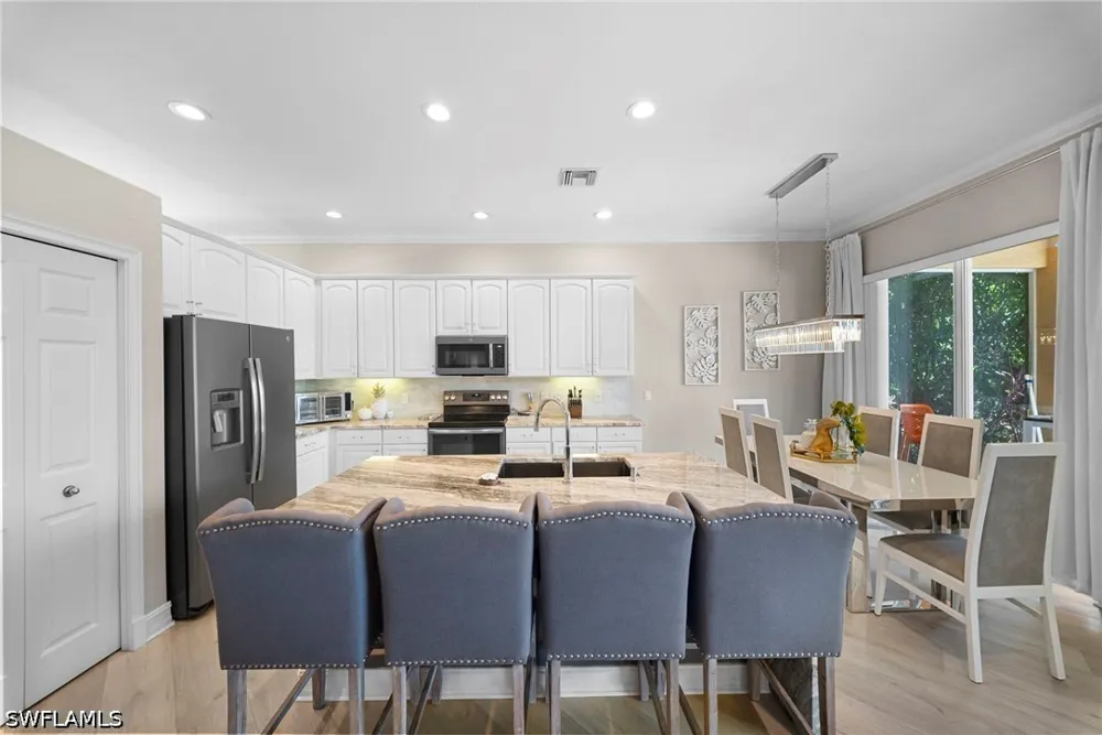 Manchester Drive Naples, FL 34114