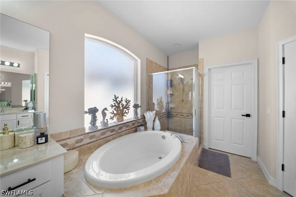 Manchester Drive Naples, FL 34114