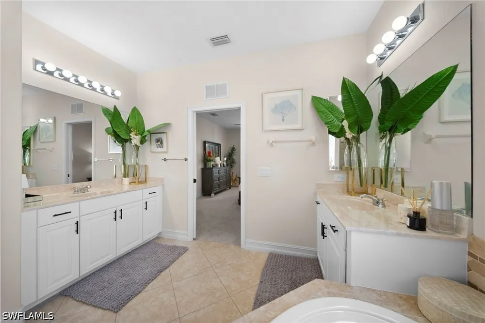 Manchester Drive Naples, FL 34114