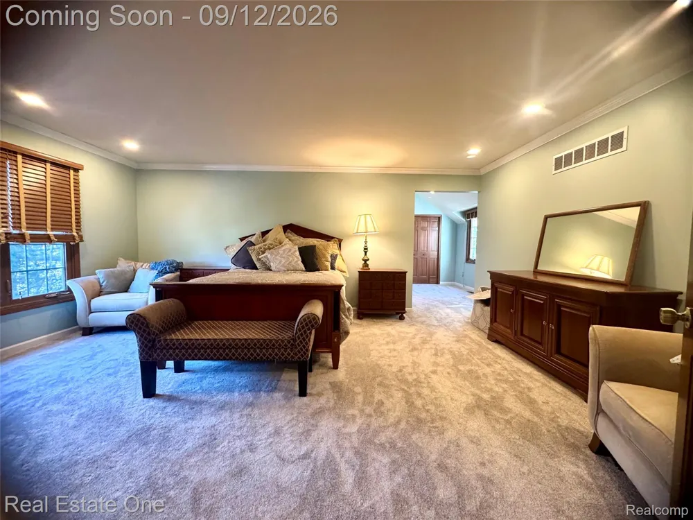 1982 Heritage Hill Court Rochester Hills City, MI 48306