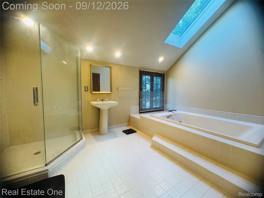 1982 Heritage Hill Court Rochester Hills City, MI 48306