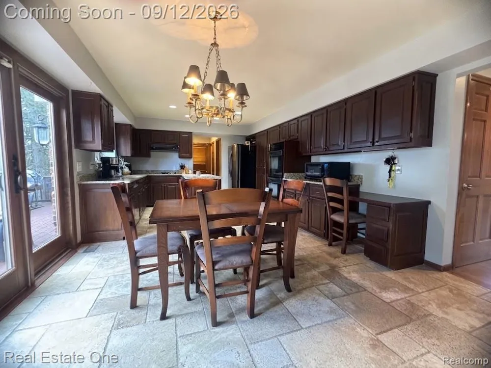 1982 Heritage Hill Court Rochester Hills City, MI 48306