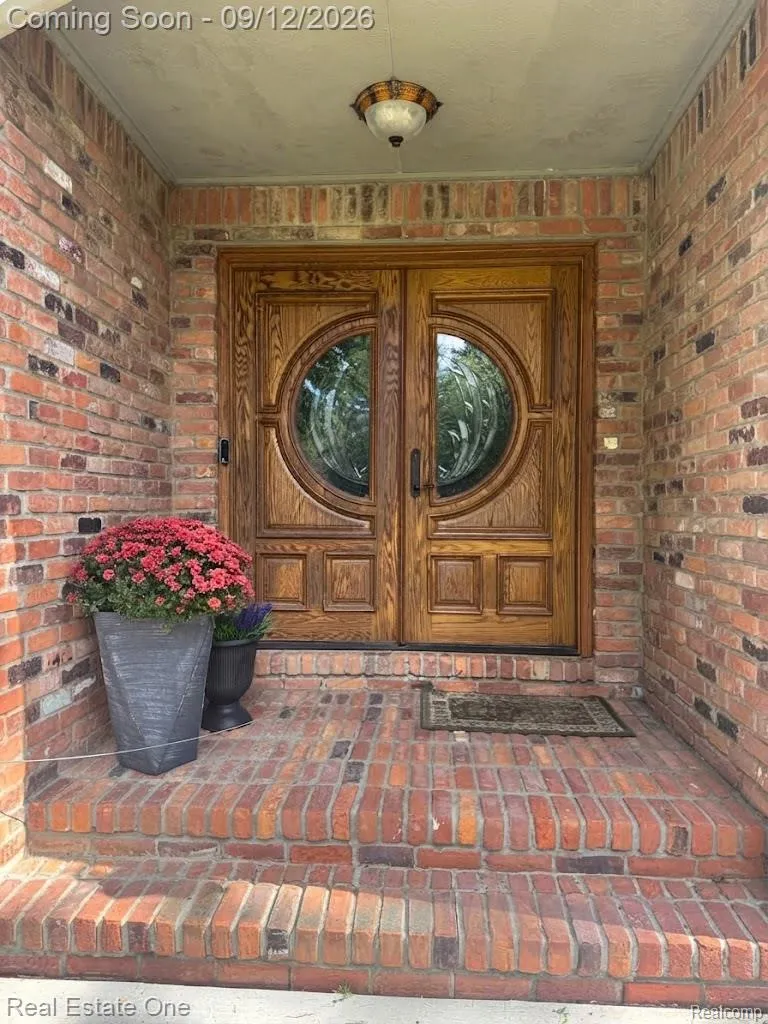 1982 Heritage Hill Court Rochester Hills City, MI 48306