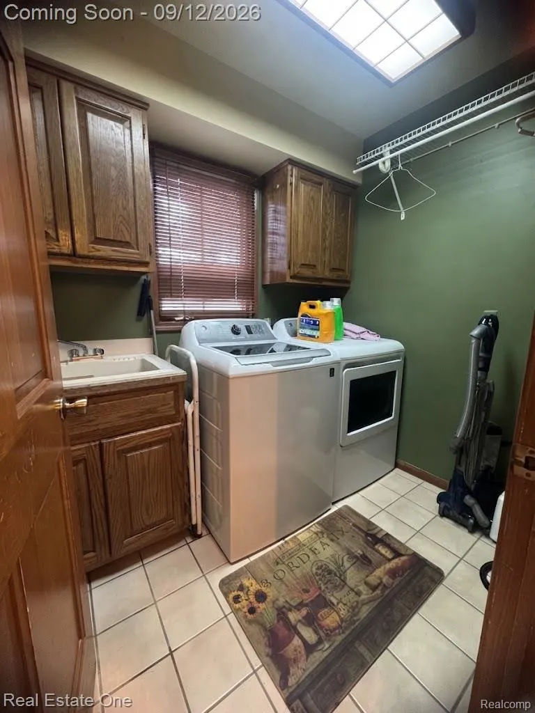 1982 Heritage Hill Court Rochester Hills City, MI 48306