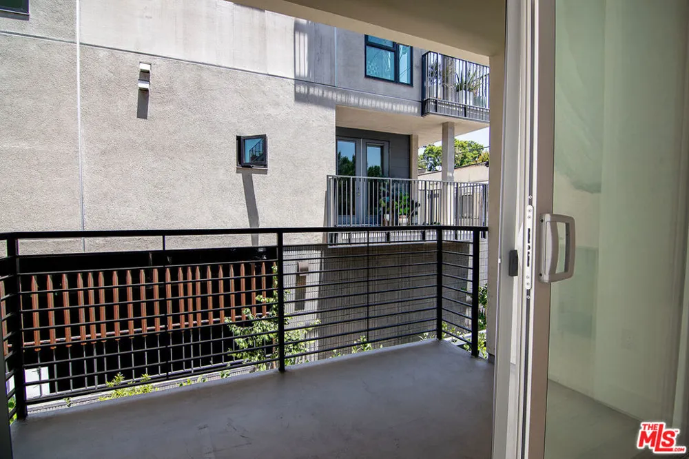 1236 Fairfax Avenue #4 West Hollywood, CA 90046