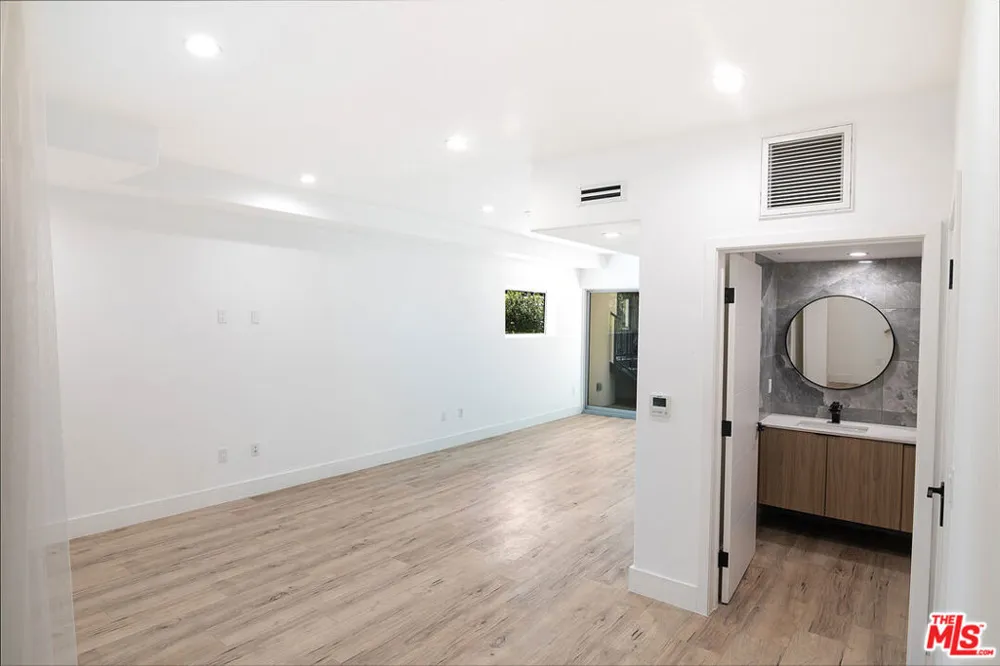 1236 Fairfax Avenue #4 West Hollywood, CA 90046