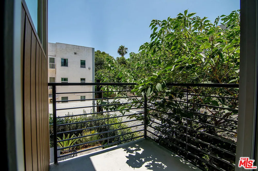 1236 Fairfax Avenue #4 West Hollywood, CA 90046