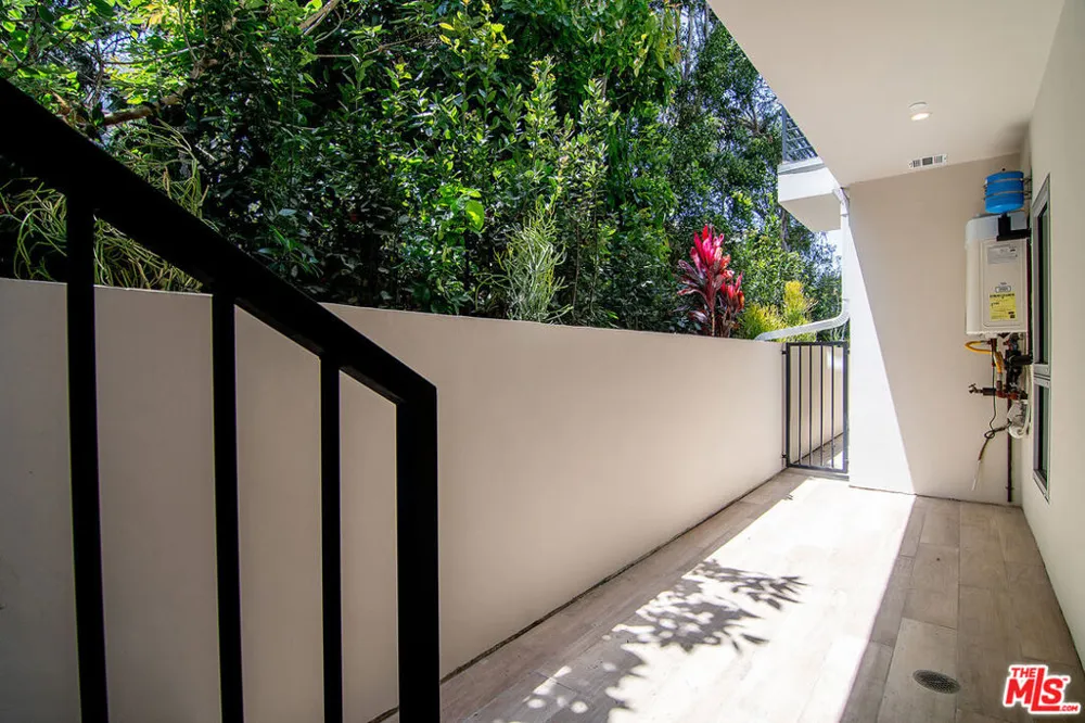 1236 Fairfax Avenue #4 West Hollywood, CA 90046
