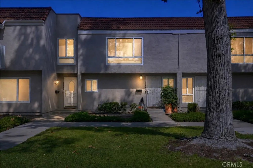 21946 Lakeland Lake Forest, CA 92630