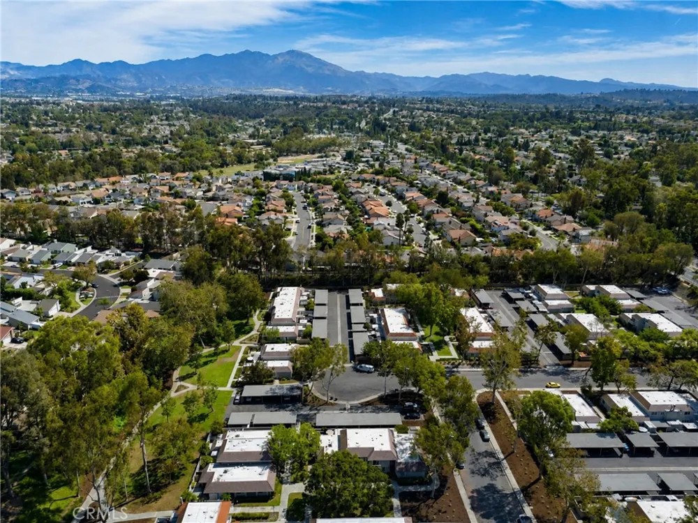 21946 Lakeland Lake Forest, CA 92630