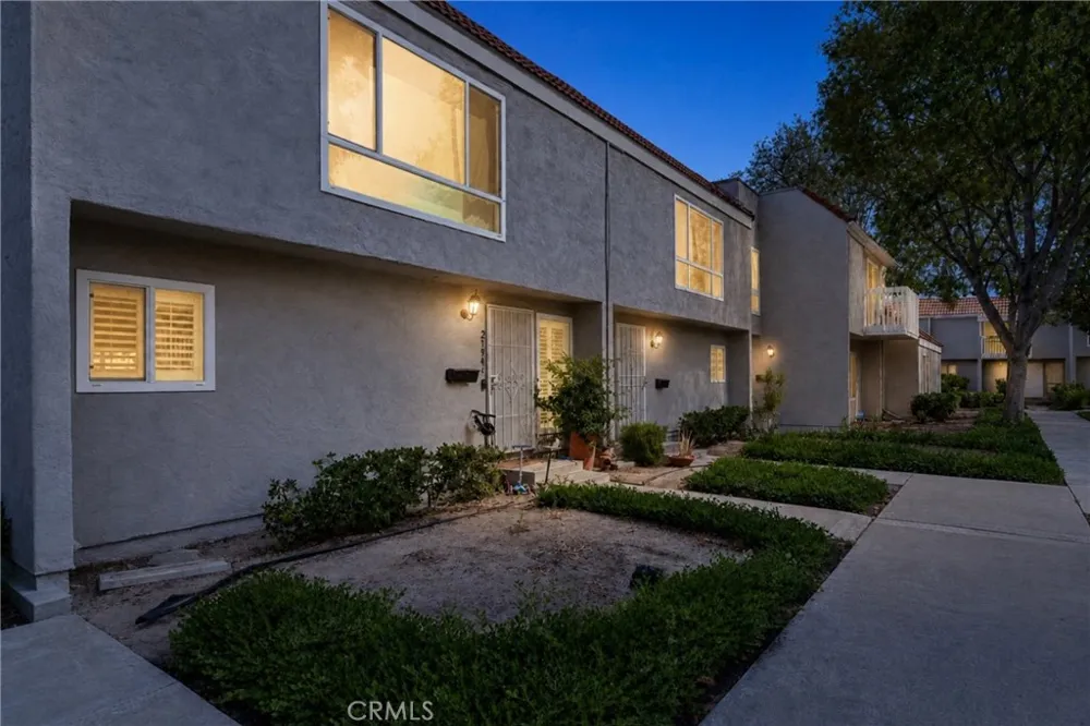 21946 Lakeland Lake Forest, CA 92630