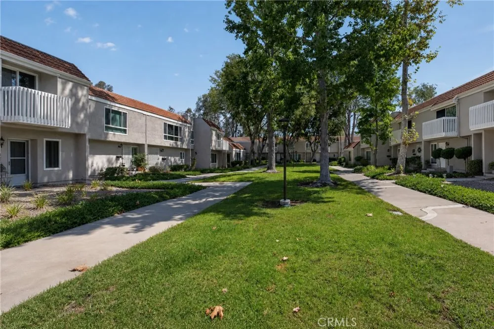 21946 Lakeland Lake Forest, CA 92630