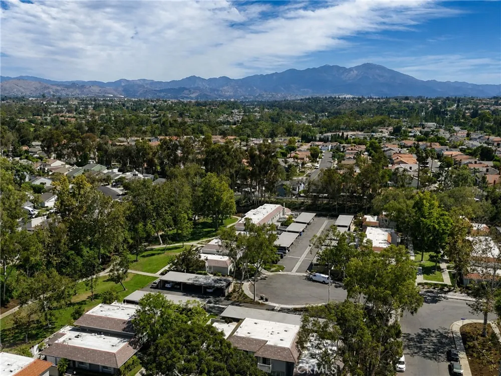 21946 Lakeland Lake Forest, CA 92630