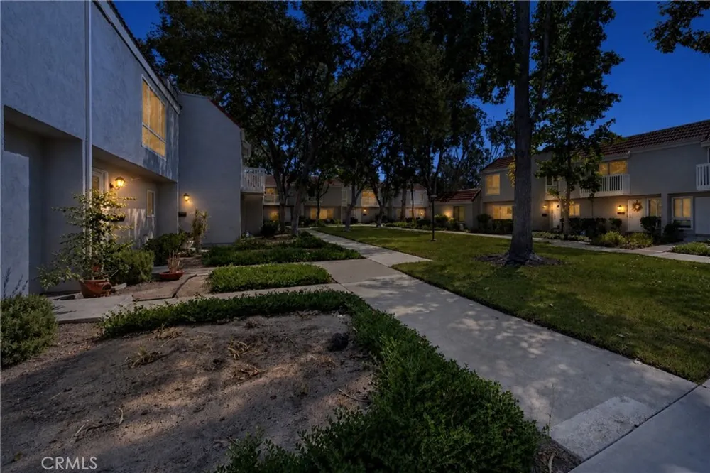 21946 Lakeland Lake Forest, CA 92630