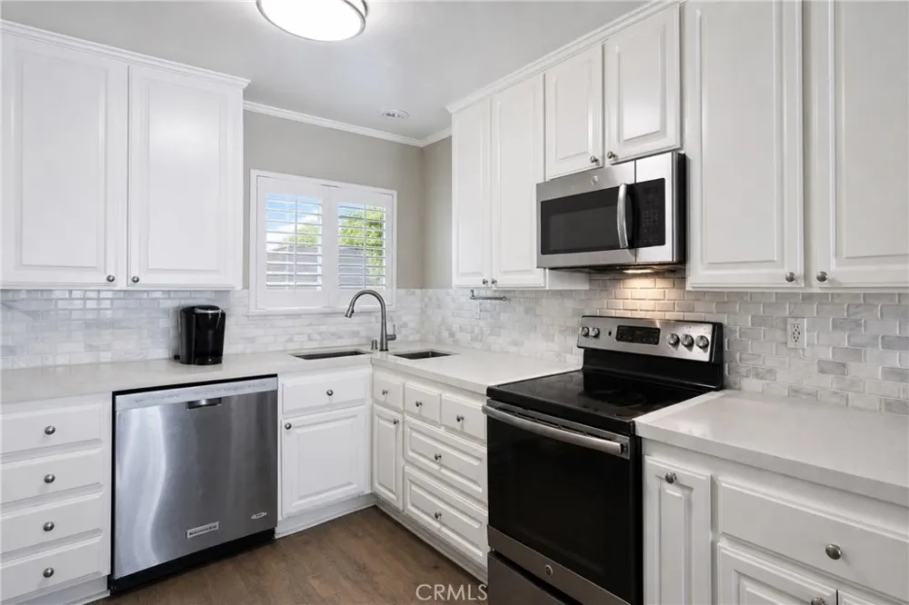 21946 Lakeland Lake Forest, CA 92630