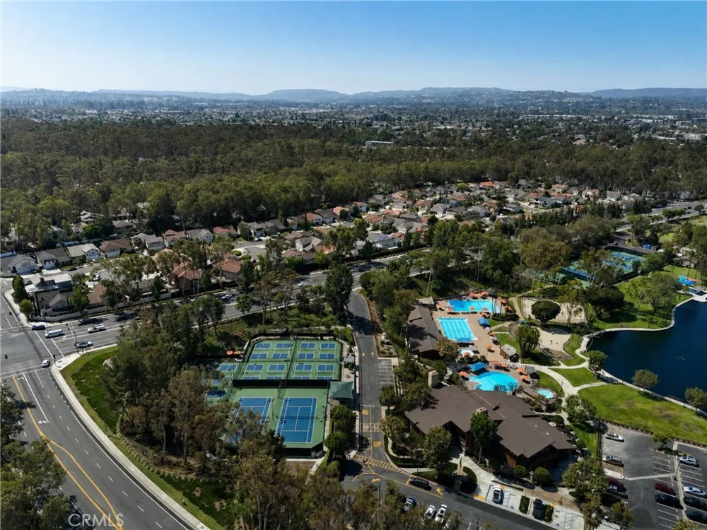 21946 Lakeland Lake Forest, CA 92630