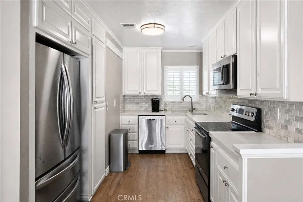 21946 Lakeland Lake Forest, CA 92630