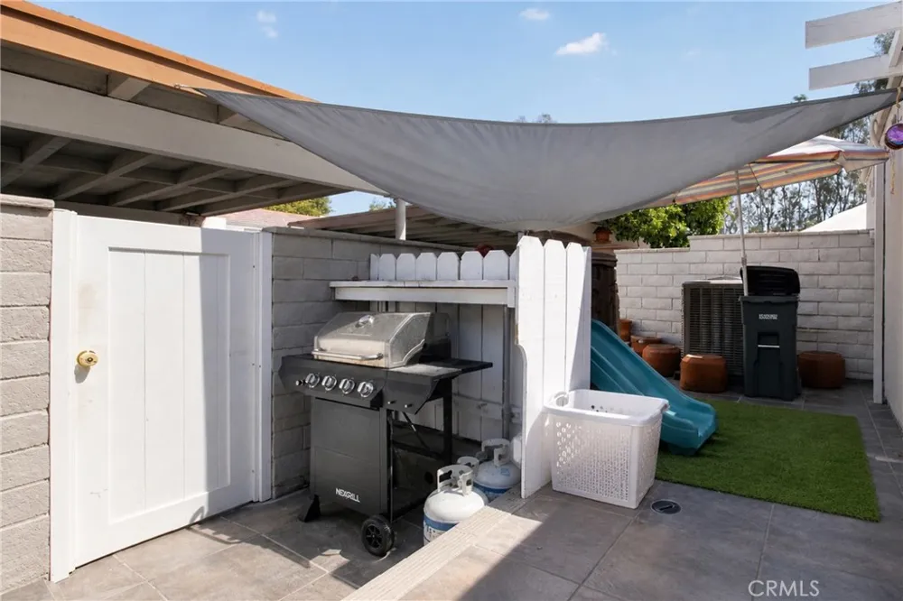 21946 Lakeland Lake Forest, CA 92630