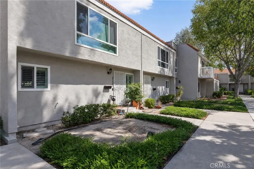 21946 Lakeland Lake Forest, CA 92630