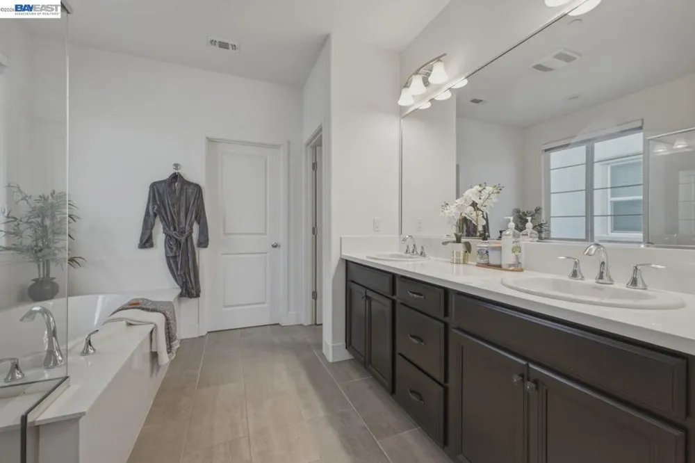 1658 S Gobind Blvd Mountain House, CA 95391