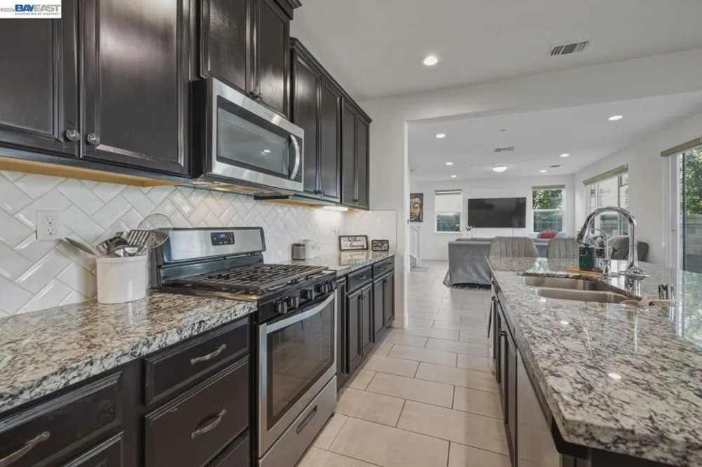 1658 S Gobind Blvd Mountain House, CA 95391
