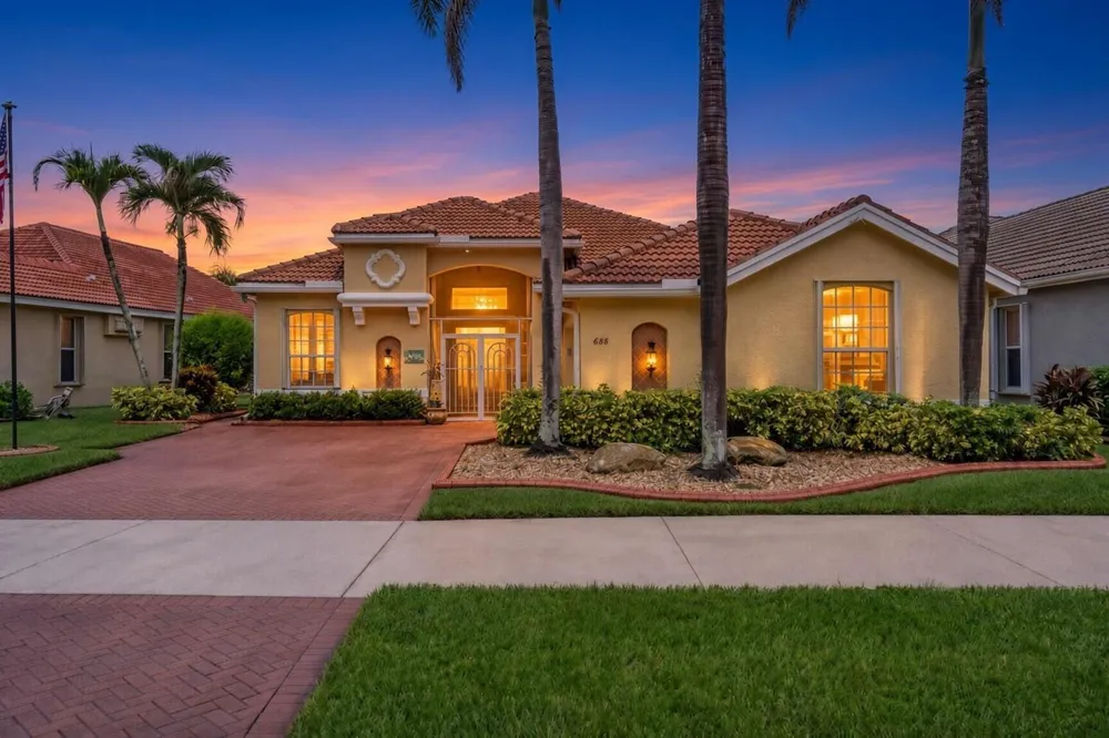 688 SW Lake Charles Circle Port St. Lucie, FL 34986