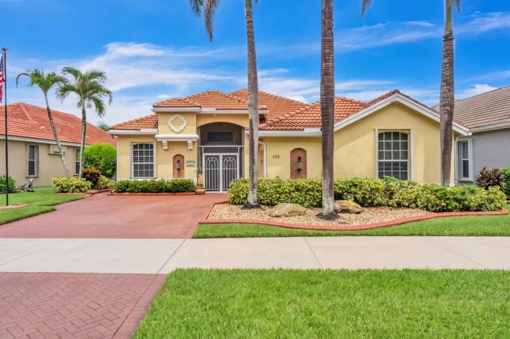 688 SW Lake Charles Circle Port St. Lucie, FL 34986