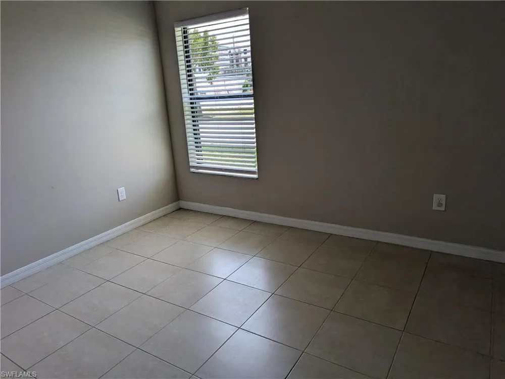 4720 SE 4th Place Cape Coral, FL 33904