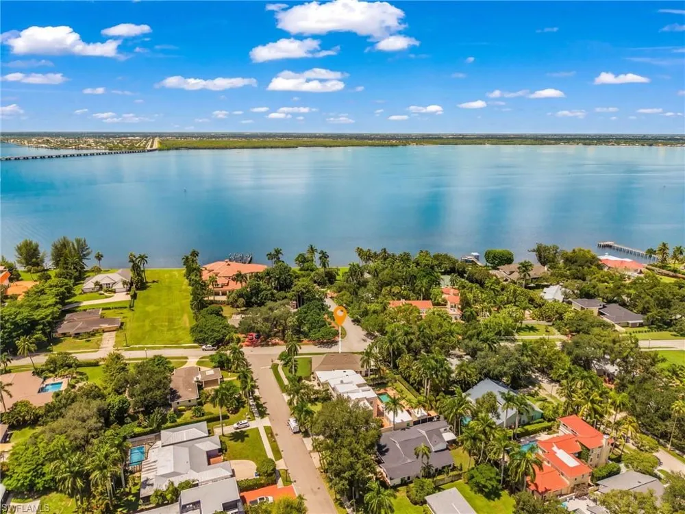 1207 Canterbury Drive Fort Myers, FL 33901
