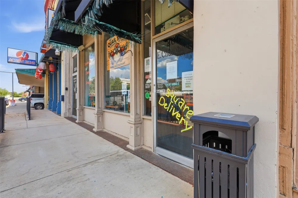 206 E Chambers Street Cleburne, TX 76031