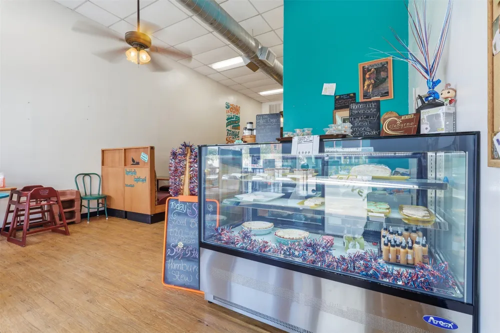 206 E Chambers Street Cleburne, TX 76031