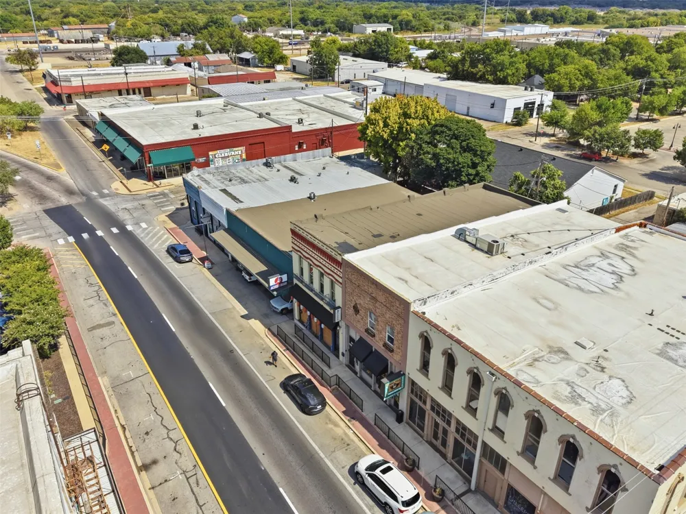 206 E Chambers Street Cleburne, TX 76031
