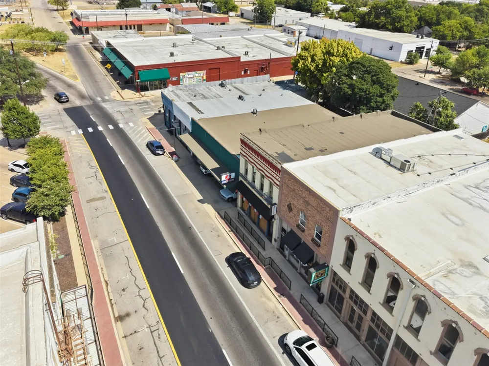 206 E Chambers Street Cleburne, TX 76031