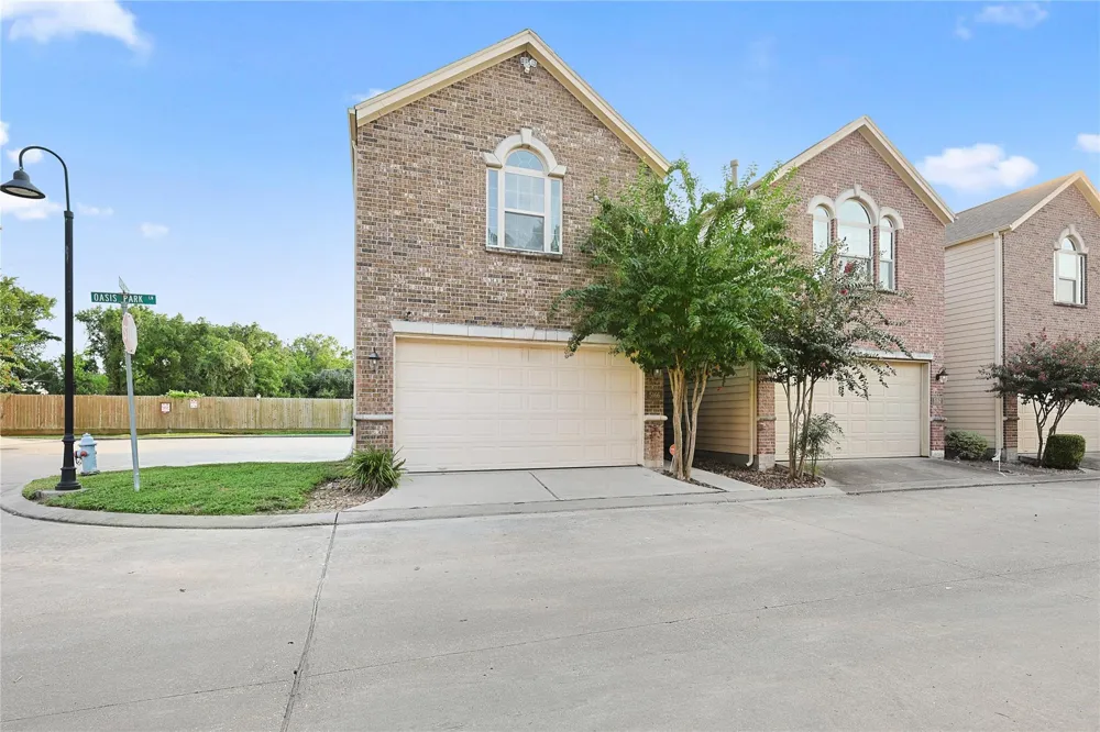 5166 Oasis Park Houston, TX 77021