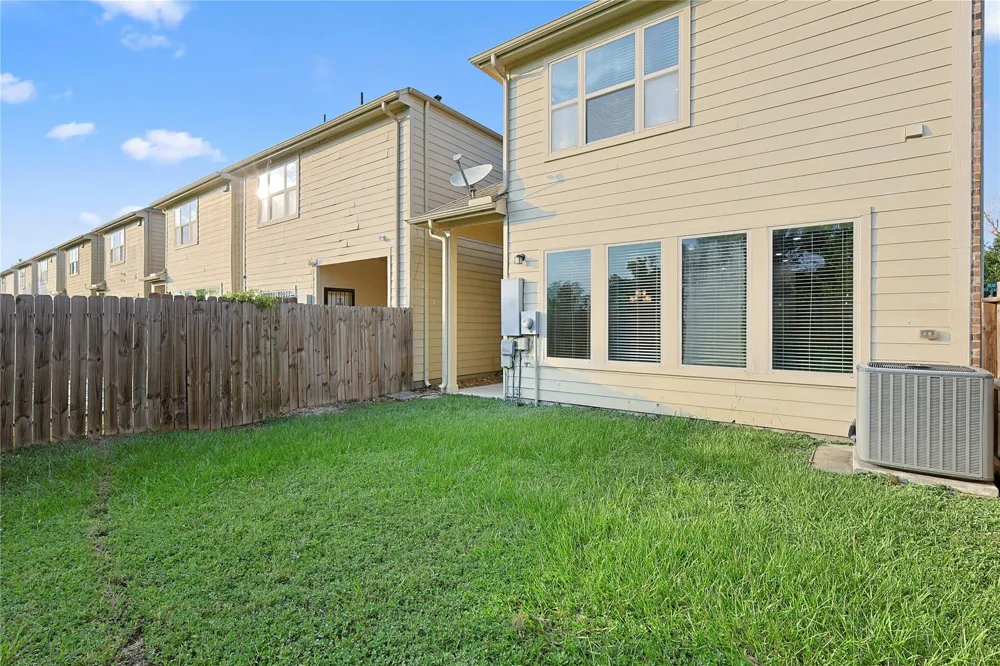 5166 Oasis Park Houston, TX 77021