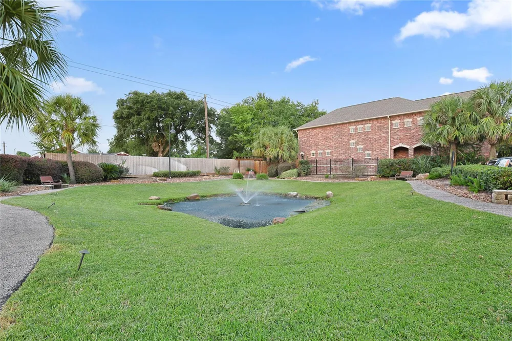 5166 Oasis Park Houston, TX 77021