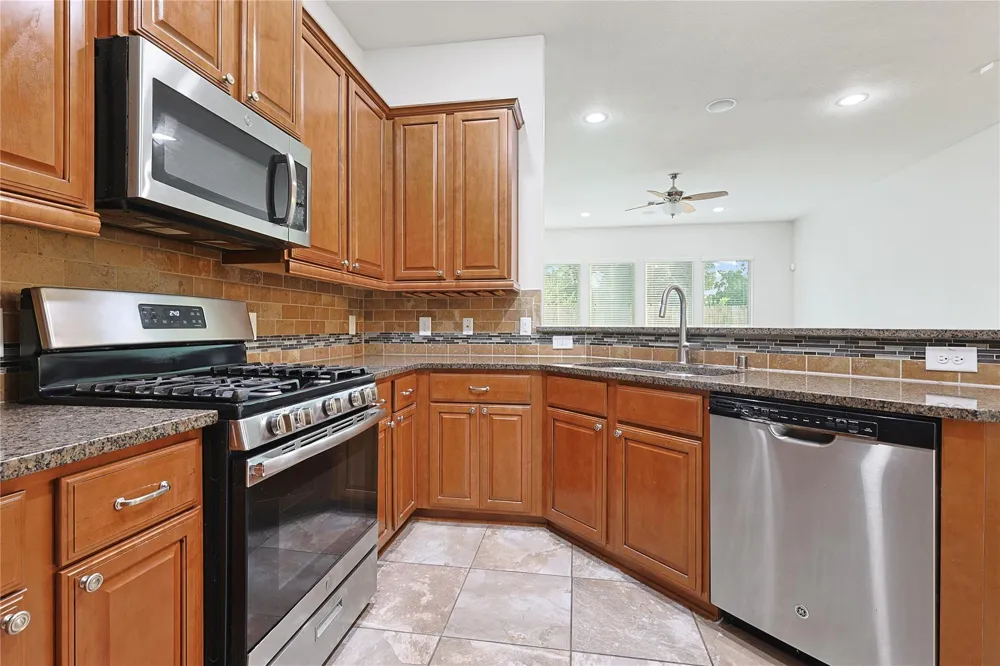 5166 Oasis Park Houston, TX 77021
