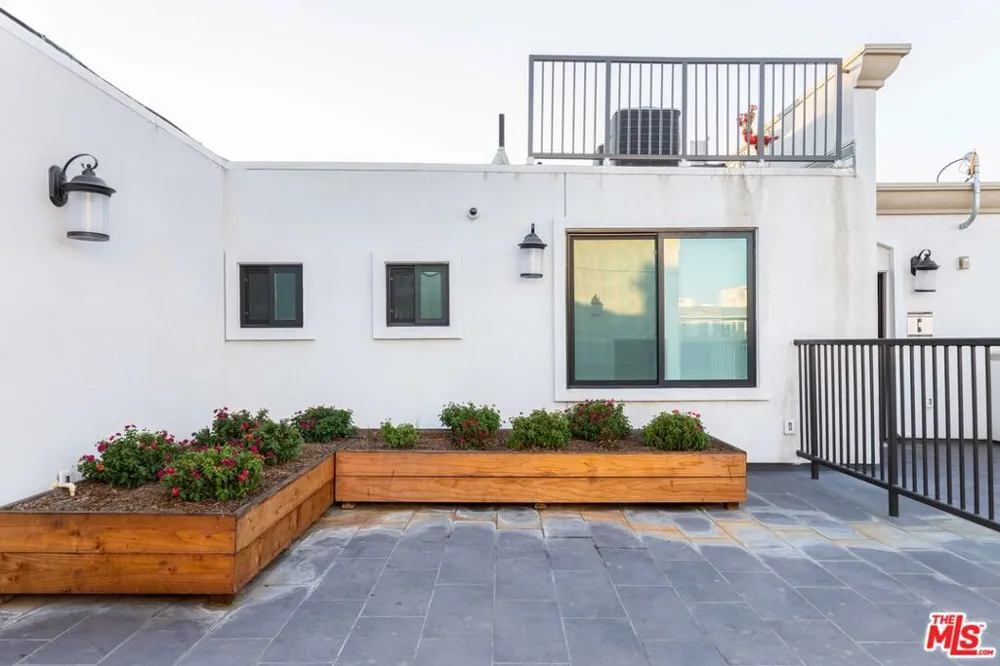 843 Wilcox Avenue #401 Los Angeles, CA 90038